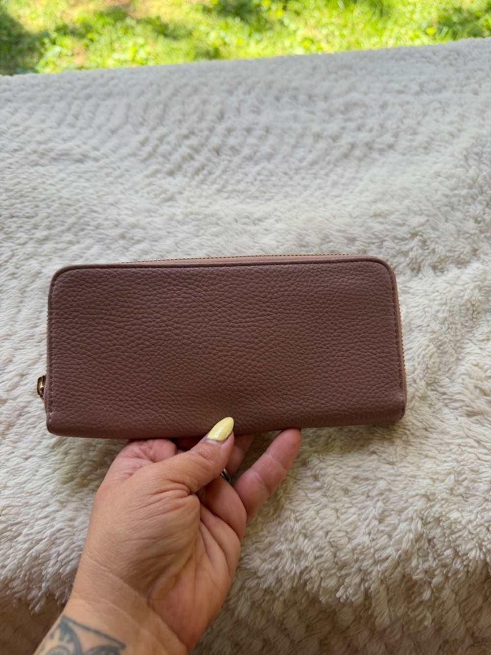 Women's Mauve Zip-Around Leather Wallet